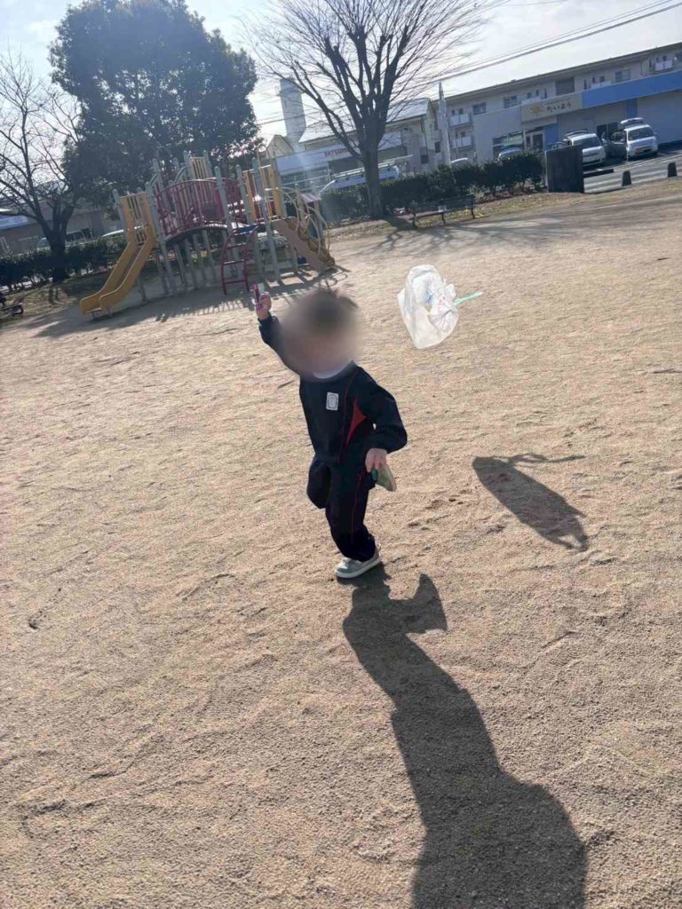 スタッフと子どもたちの笑顔