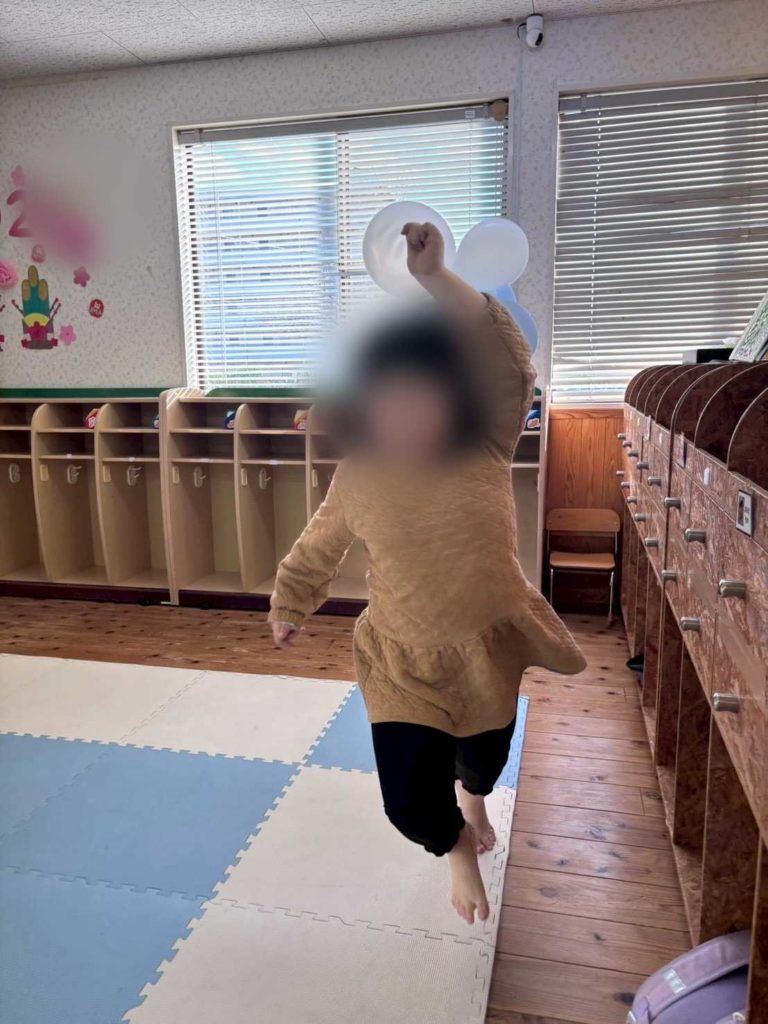 集中して学習する子どもたち