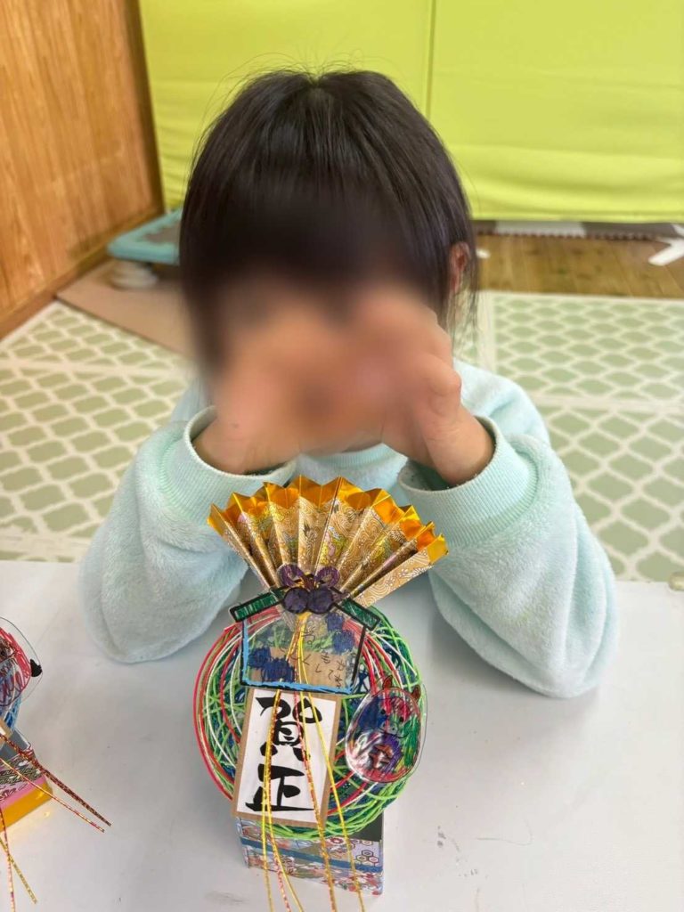制作に集中する子どもたち
