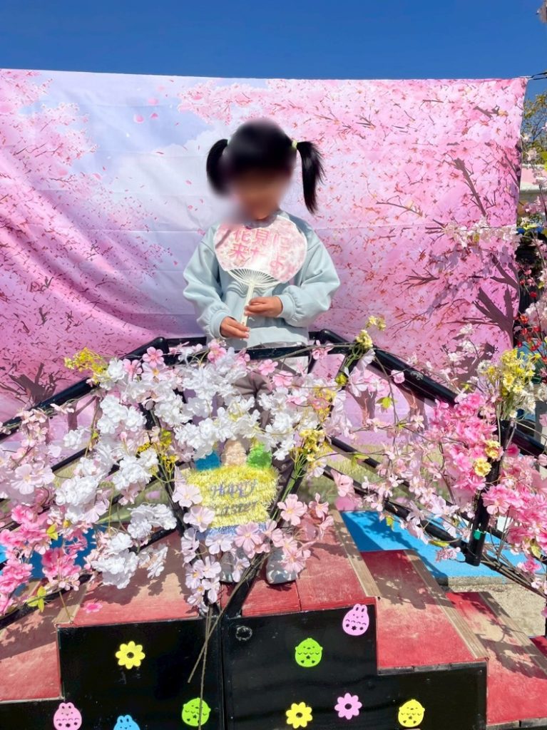 友達と一緒に遊ぶ子どもたちの様子